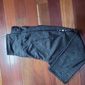 Womens Xersion Capri leggings with pockets size medium